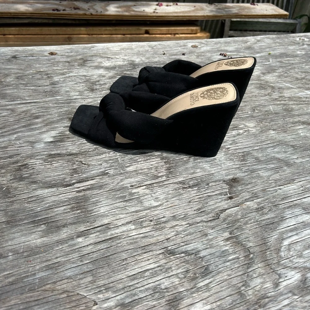 VINCE CAMUTO RENNAYA‎ WEDGE SANDAL black size 7